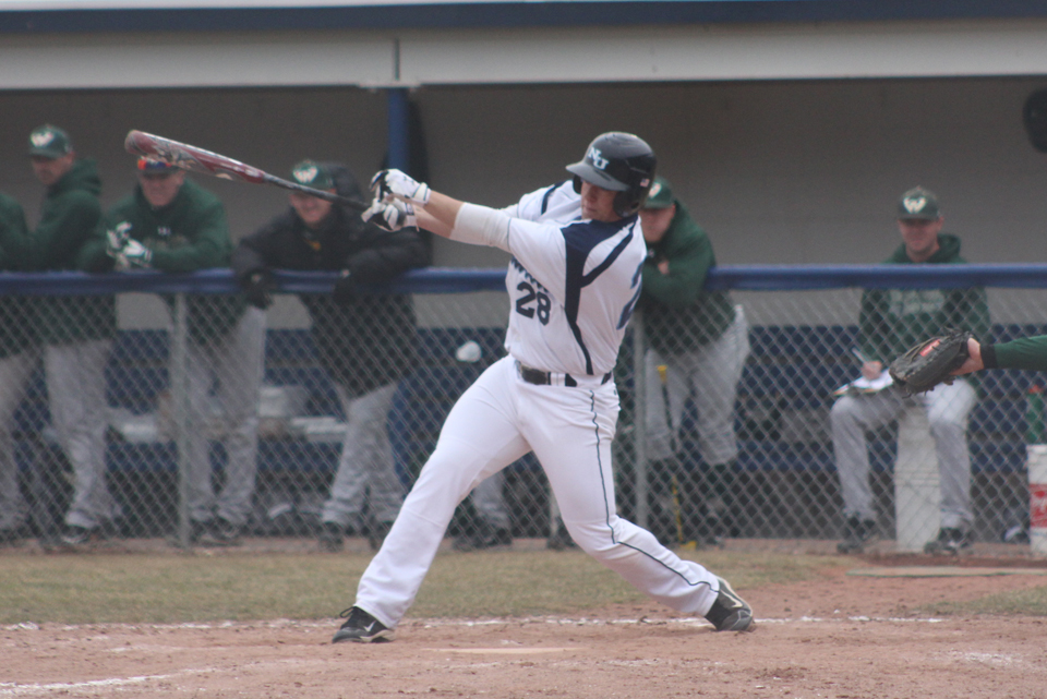 Baseball Splits Doubleheader Versus Minnesota Duluth