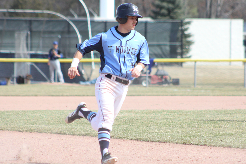 Baseball Falls In 10 Innings To UMSL 2-1