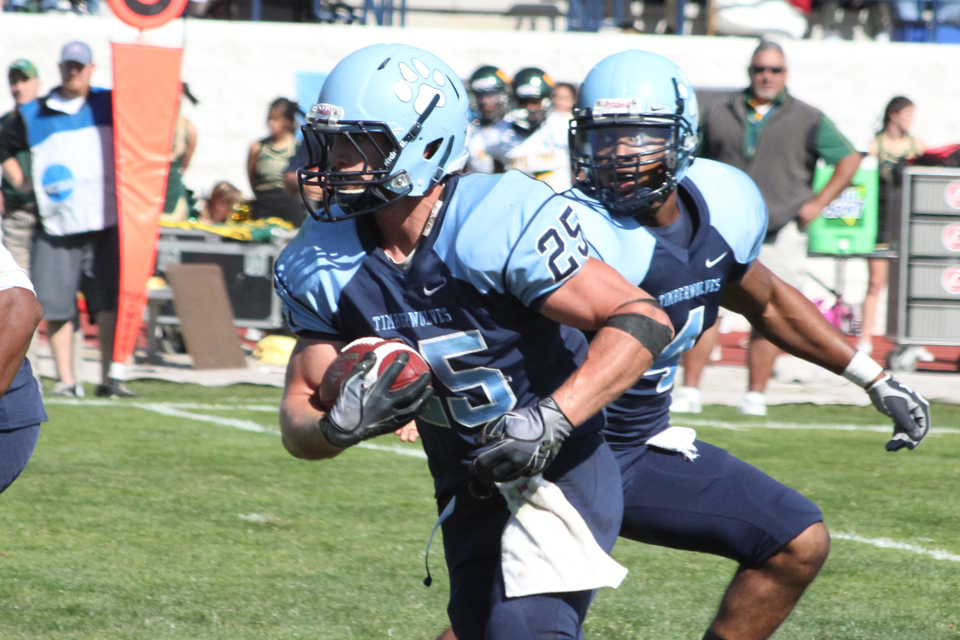 Football Falls To Wayne State 21-11