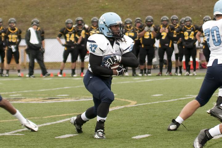 Football Drops 28-21 Contest At Michigan Tech
