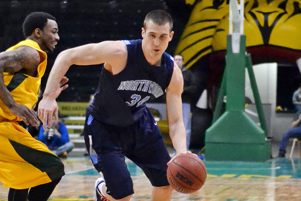 Men's Basketball Loses At No. 16 Findlay 84-72