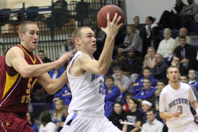 Men's Basketball Falls To No. 11 Winona State 74-67