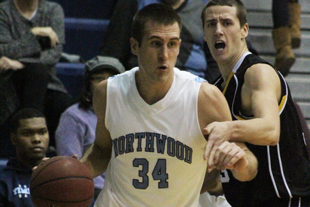 Men's Basketball Loses At Michigan Tech 82-70