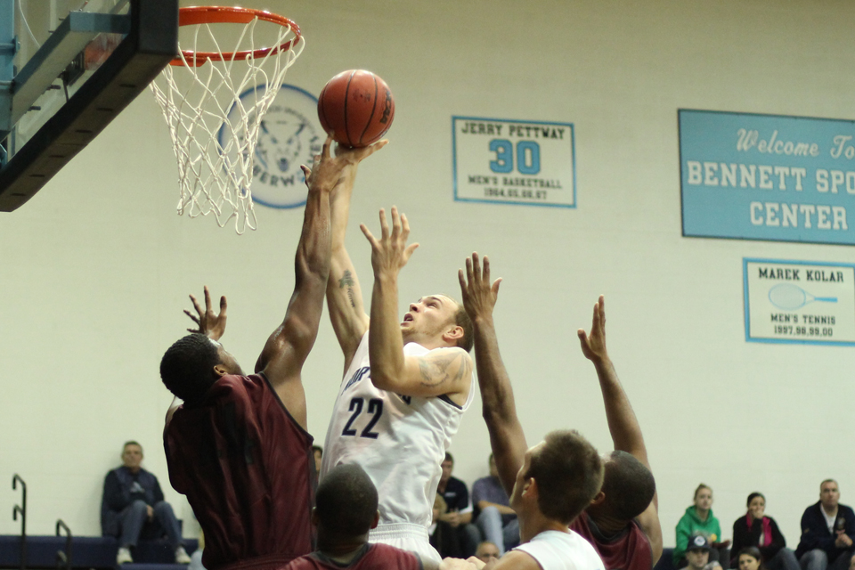 Men's Basketball Loses At No. 21 Findlay 70-64