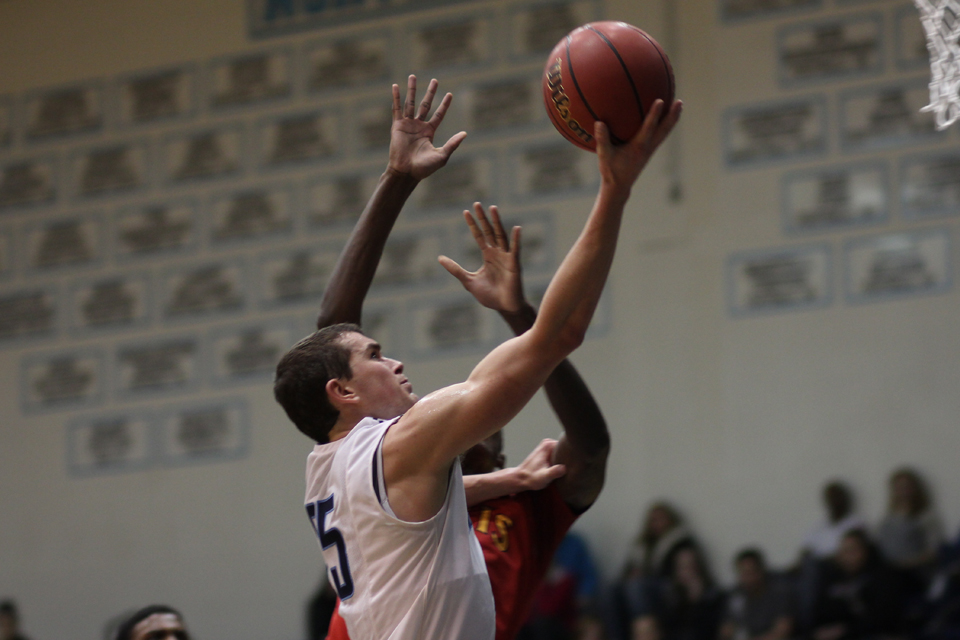 Men's Basketball Defeats Ferris State 81-65