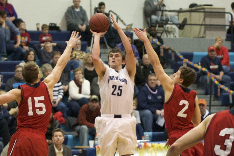 Men's Basketball Falls To Saginaw Valley State 76-72