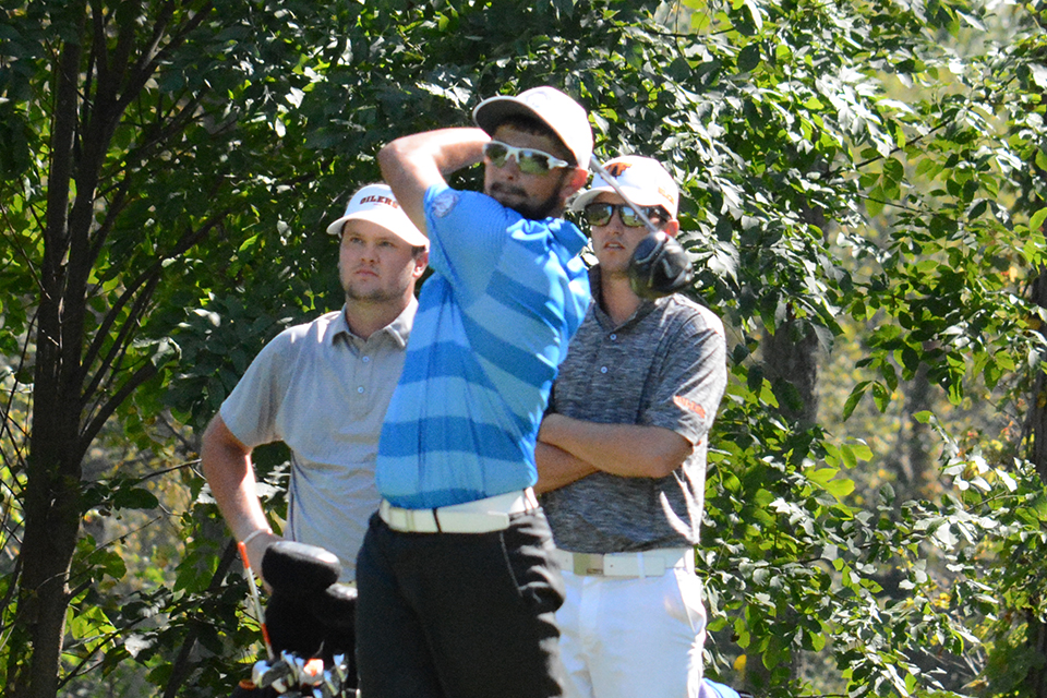 Men's Golf Places 12th At Fall Midwest Regional