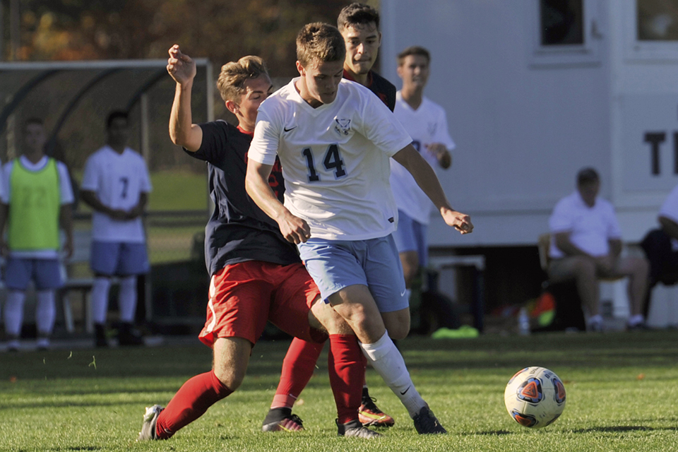 Men's Soccer Tops No. 10 Saginaw Valley in Overtime 1-0 on Hobbs's Golden Goal