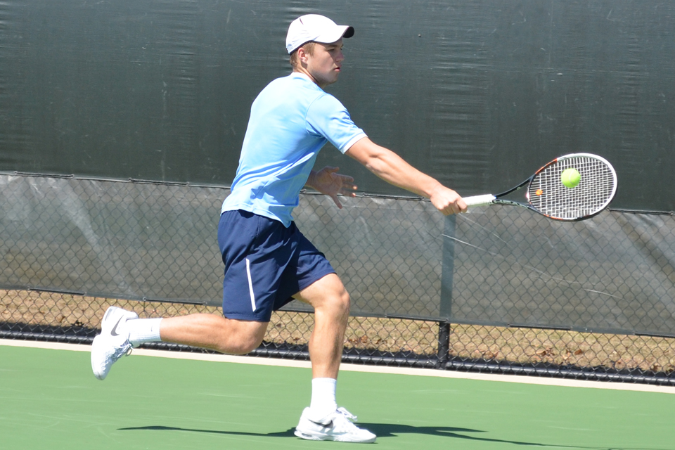 Men's Tennis Defeats Aquinas 8-1