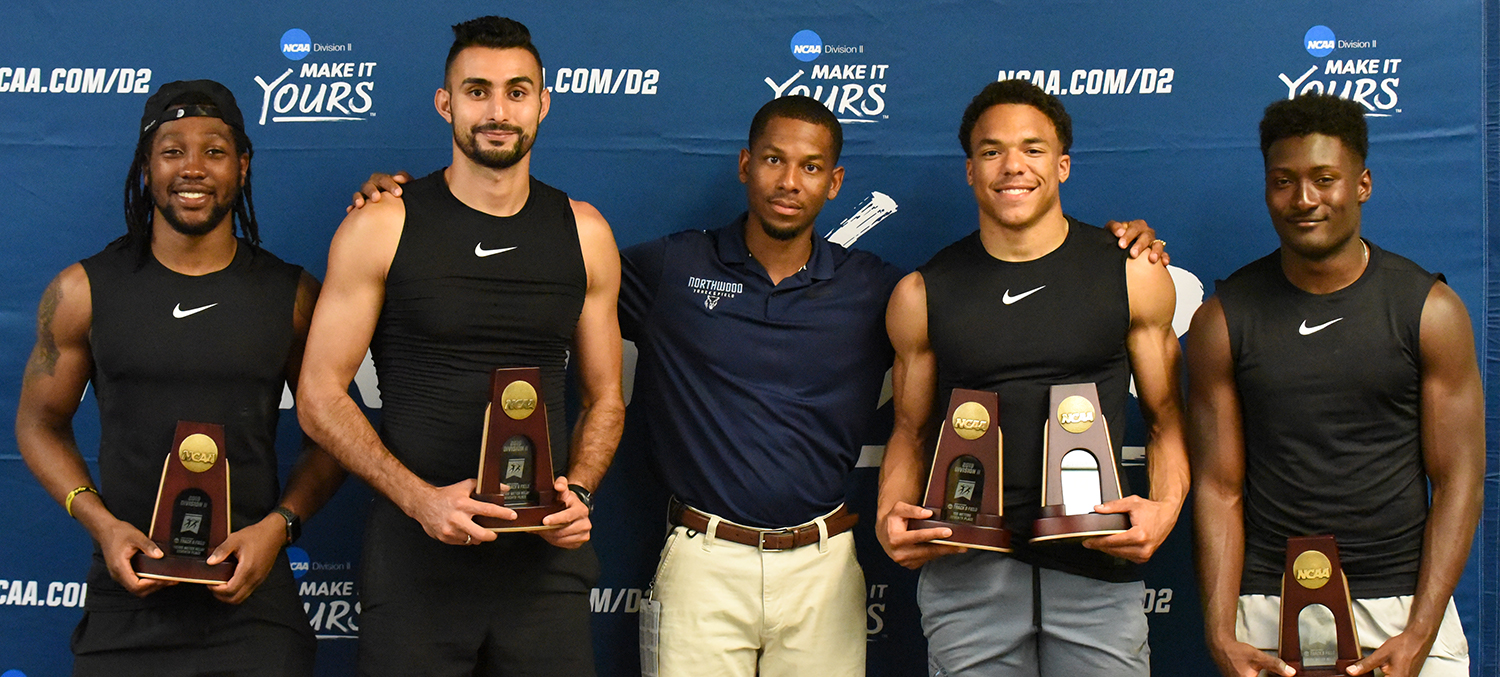 Austin Hamlet, Rami Gharsalli, Head Coach Michael Roberts, Mason Phillips, Andrew Davis