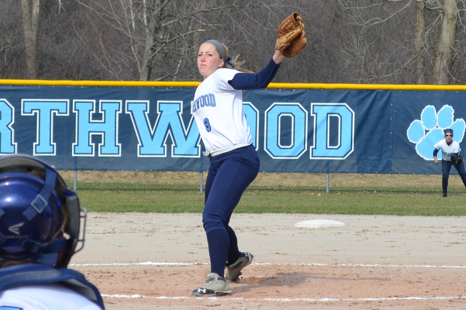 Softball Splits Pair At Tiffin