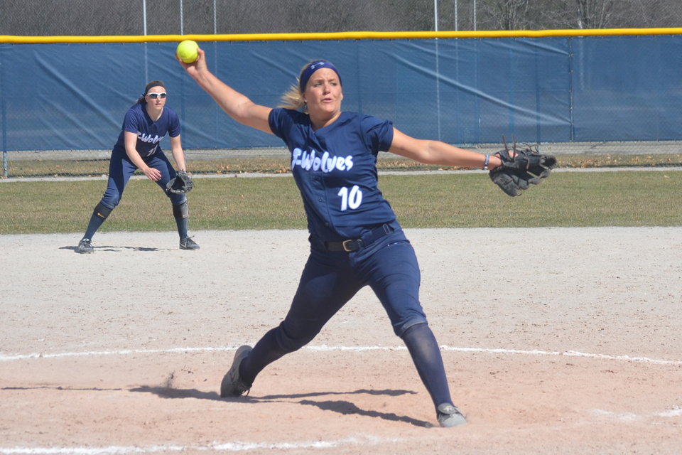 Softball Sweeps Doubleheader Against Hillsdale