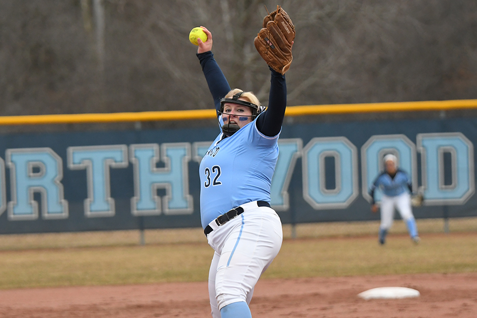 Softball Sweeps Doubleheader Against Ferris State