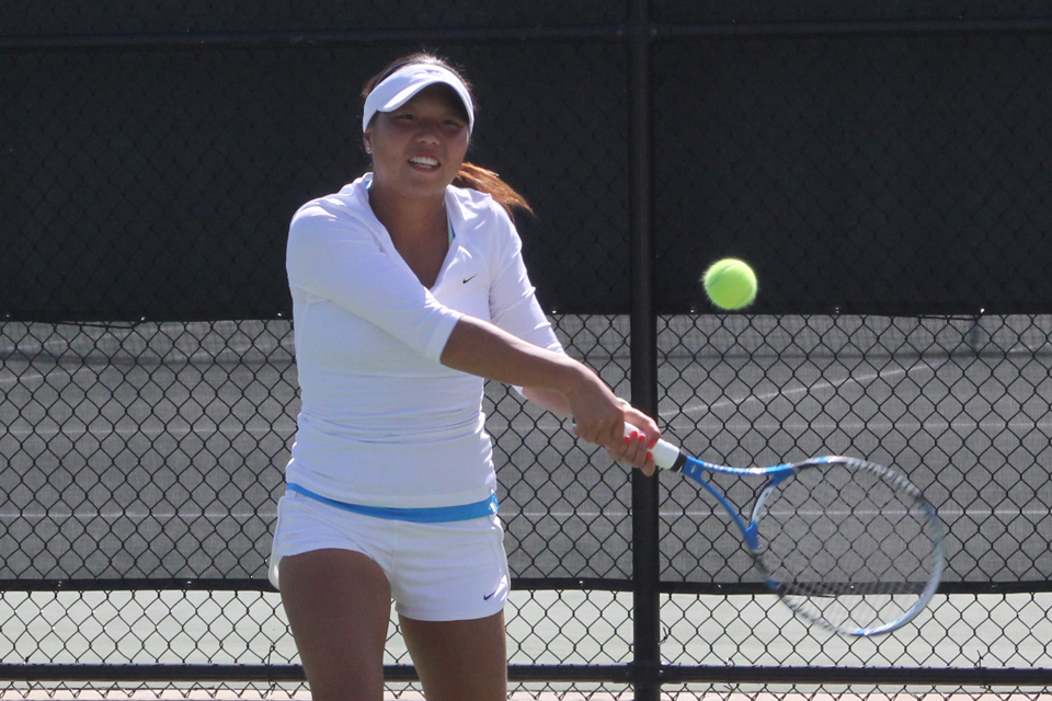 Women's Tennis Splits Pair In South Carolina
